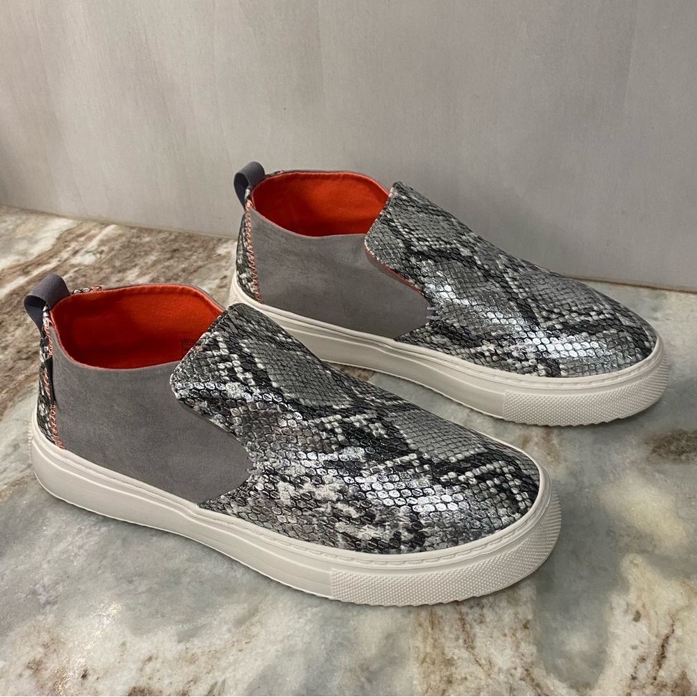 Hey Dude Peyton Snake Grey Slip-On Shoes Women’s 6 Like New Casual